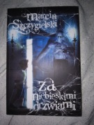 Za niebieskimi drzwiami Marcin Szczygielski