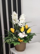 Stroik wiosenny Na grób  Tulipany i Hiacynty Obciążony Cementem 