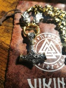 Wisior Wikingów – czarno-złoty młot Thora z grubym oryginalnym łańcuchem