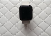 Apple Watch SE 2   40 mm   GPS  Księżycowa Poświata  Bateria 95%