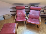 Dwa skórzane fotele Poang Ikea z podnóżkiem