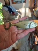 Złota rybka otwieracz do butelek 