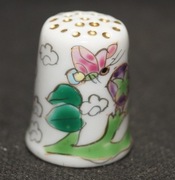 Naparstek kolekcjonerski porcelanowy orientalny kwiat i motyl #2