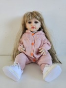 Lalka realistyczna typu reborn mała dama w sweterku