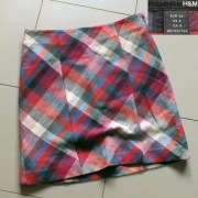 H&M ładna kraciasta spódnica trapezowa z wełną r.M