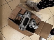 Poduszka skrzyni biegów lewa Chrysler 200 