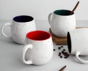 Zestaw ceramicznych kubków do kawy