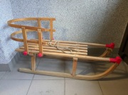 Sanki drewniane z oparciem