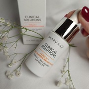 Rozjaśniający Booster z Kwasem Ferulowym i Niacynamidem Mary Kay 