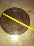 Drewniany talerz rzeźbiony