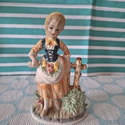 Figurka porcelanowa Kobieta w chustce 