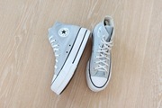 Converse na platformie 36