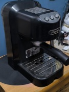 Ekspres ciśnieniowy kolbowy DeLonghi  EC251.B