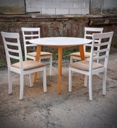 Zestaw stół z 4 krzesłami biały / drewno 