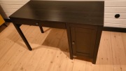 Biurko IKEA HEMNES 155x65 cm – Lite drewno, kolor czarnobrązowy