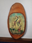 Motyw religijny osadzony w drewnie.Art deco.