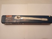 Klucz dynamometryczny z nasadkami.