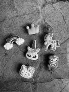 Przypinki do butów ( na przykład Crocs )