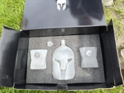 Zestaw do whisky Spartan (Karafka Hełm + 2 Szklanki) NOWY – Idealny prezent