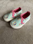 Wsuwane materiałowe półbuty