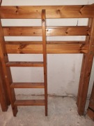 Drewniane łóżko dziecięce na antresoli 90 x 200