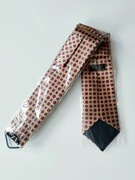 S&M krawat męski klasyczny wąski złoty z poszetką i spinką