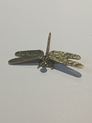 Figurka metalowa  owad ważka wysokość 1 cm długość 4,5 cm