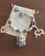 Zawieszka na wózek, girlanda drewniana i szydełkowa grzechotka, styl boho