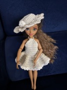 Ręcznie robiona sukienka i kapelusz na szydełku  lalka Barbie Dream Besties