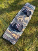 Deska Slingshot Darko 134/41 + pady/strapy + finy