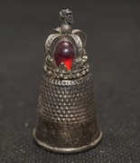 Naparstek Kolekcjonerski metalowy korona na górze 