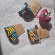 Broszka handmade z koralików na agrafkach – unikat
