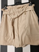 Spodenki damskie, szorty eko skóra, beżowe, złote serduszko XL/2XL, pasek