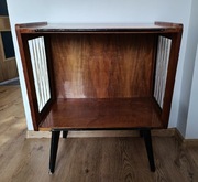 Oryginalna retro szafka pod RTV z czasów PRL.