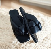 Markowe eleganckie czarne skórzane klapki H&M r 39 buty damskie