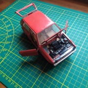 Volkswagen Golf 1/25 uszkodzony Mebetoys