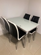 Stolik szklany + cztery krzesła 