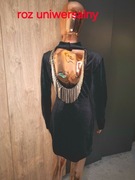 Welurowa sukienka z odkrytymi plecami kryształki