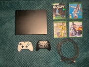 Xbox One X + 2 pady + gry
