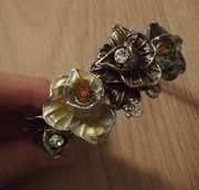 Bransoleta ozdobna z kwiatami otwierana