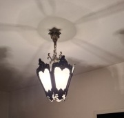 Stylowy Lampion Vintage – Mosiądz i Szkło Mleczne | Retro Antyk