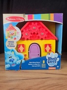 Drewniany przenośny domek z klockami