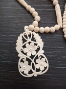 Wisiorek rzeźbiony z kości etno rękodzieło Daleki Wschód 