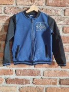 niebiesko czarna bluza