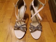 Pudrowo-czarne letnie szpilki Tamaris