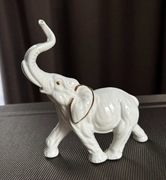 Figurka Capodimonte słoń porcelanowy trąba do góry słonik z uniesioną trąbą