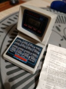 Kolekcjonerski przenośny kalkulator komputerowy Intertronic 831