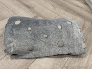 Koc narzuta szary świecący w ciemnościach 140x180