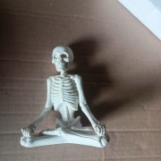 Figurka kościotrupa joga szkielet