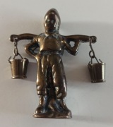 chłopak z wiadrami figurka 7,6 cm mosiądz brązowy opalany gładki do